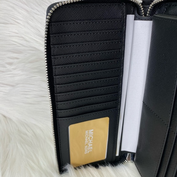 Michael Kors Large Continental Wristlet / Wallet - Picture 6 of 8